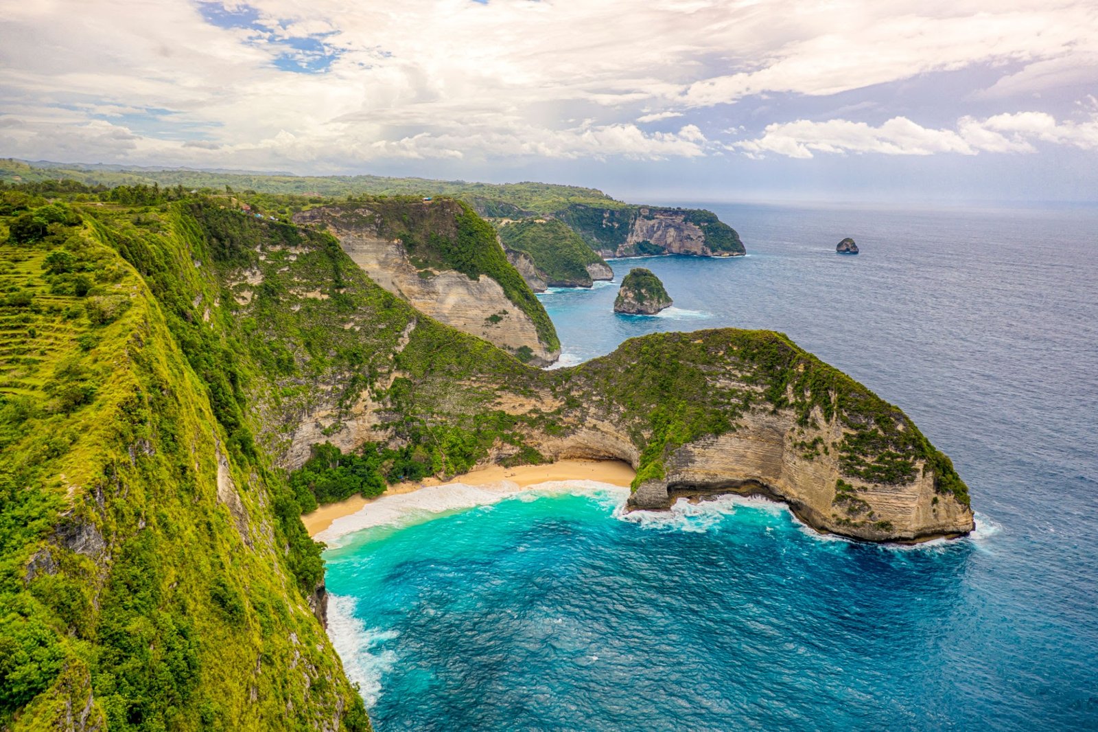 3N Phu Quoc + 3N Danang + 2N Hanoi (3 ★ Hotel )
